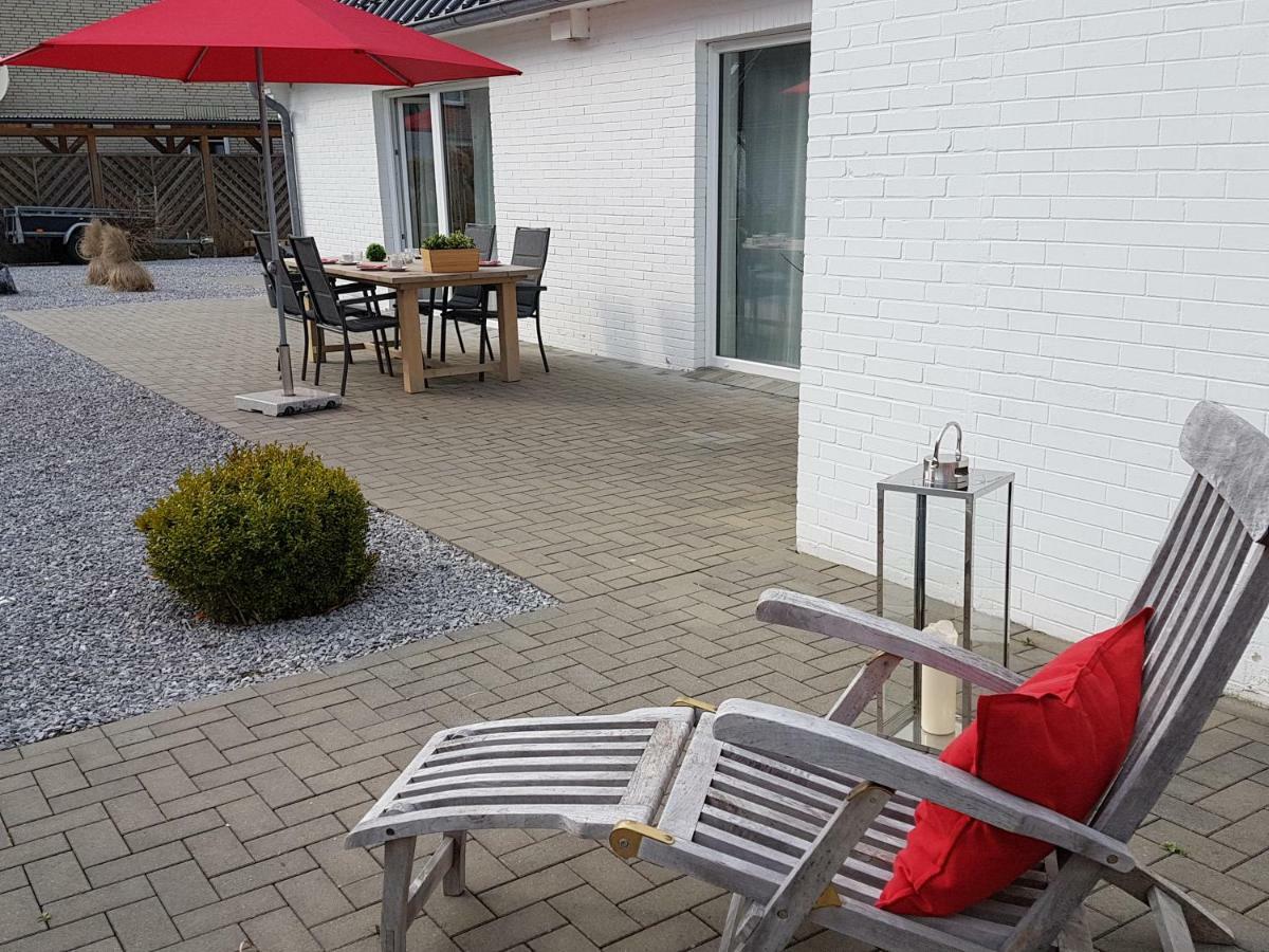 dat witte hus 1 Büsum Buitenkant foto